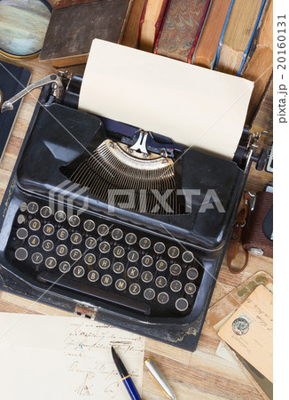 typewriter on table 20160131