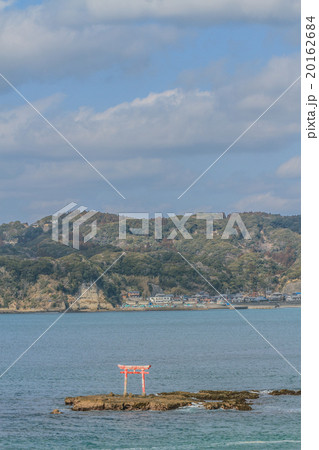 冬の勝浦湾の平島の風景 20162684