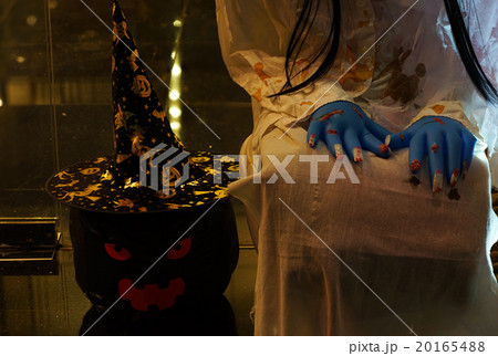 halloween doll and small black pumkin 20165488