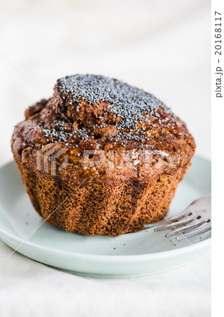 chocolate muffins with carob, raisins and poppy 20168117