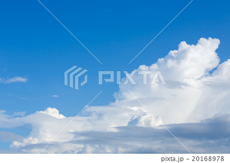 cloud on clear blue sky 20168978