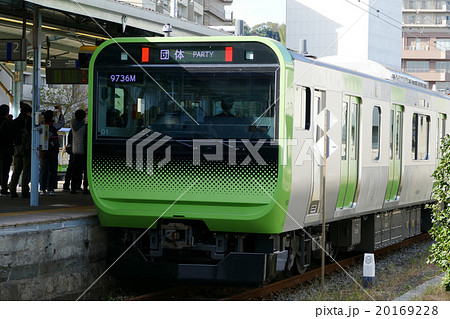 新型　山手線　E235系　横須賀駅 20169228