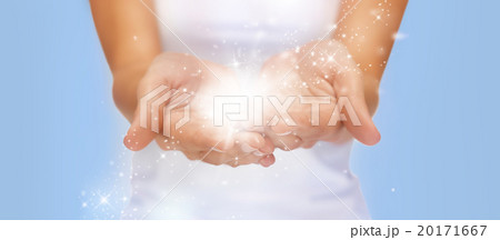 magic twinkles or fairy dust on female hands 20171667