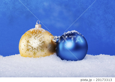 gold Christmas balls in the snow 20173313