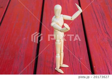 Wooden figure raising arm / hand and introduce 20173627
