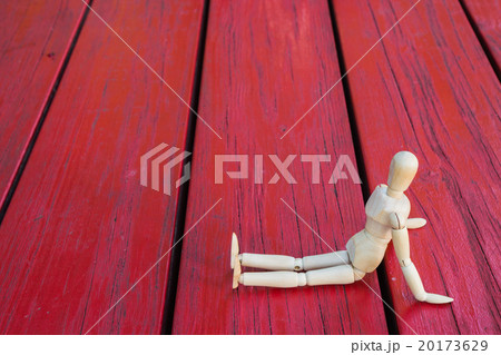 Wooden figure introduce thinking show and present Wooden figure introduce thinking show and present 20173629