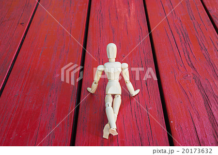 Wooden figure introduce thinking show and present 20173632