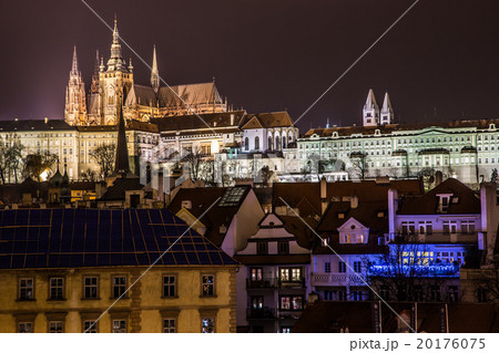 Prague gothic Castle with Charles Bridge 20176075