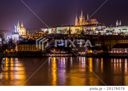 Prague gothic Castle with Charles Bridge 20176076