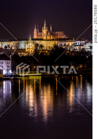 Prague gothic Castle with Charles Bridge 20176080