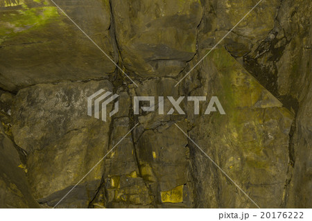 Wall cave with large stone brass color 20176222