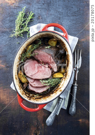 Roast Vanison in Dutch Oven 20178075
