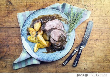 Roast Vanison with Fried Potato 20178076