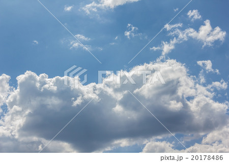 Beautiful light blue sky with puffy white clouds Beautiful light blue sky with puffy white clouds 20178486