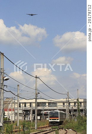 八高線と軍用機 20178712