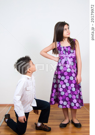 happy children playing 20179972