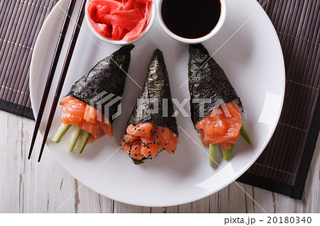 Salmon temaki sushi, ginger and sauce closeup 20180340