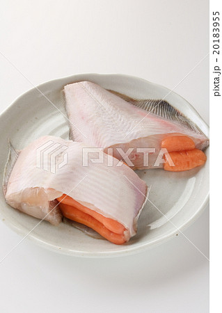 魚卵付きの赤カレイの写真素材 1955