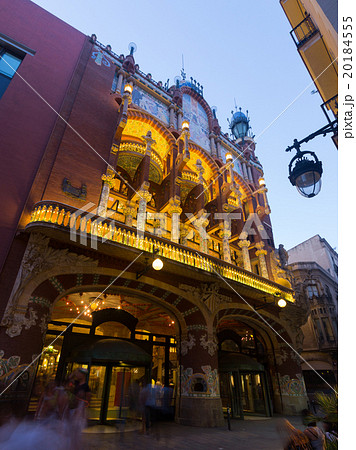 twilight view of The Palau de la Musica Catalana. Barcelona twilight view of The Palau de la Musica Catalana. Barcelona 20184555
