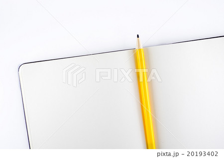 Open blank notebook with yellow pencil on white  20193402