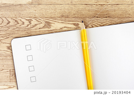 Open notebook and yellow pencil on wooden table 20193404