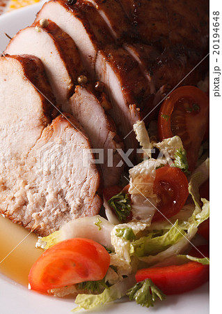 Baked turkey breast and fresh vegetable 20194648
