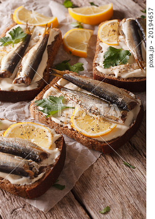 Tasty fish sandwiches with cream cheese and lemon 20194657
