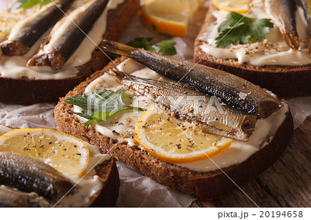 fish sandwiches with sprats, cheese and lemon 20194658