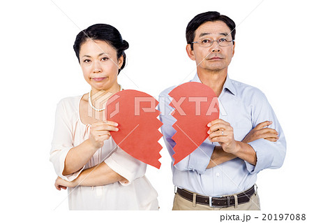 Couple holding broken heart Couple holding broken heart 20197088