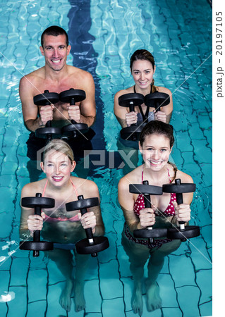 Fit people doing an aqua aerobics class 20197105