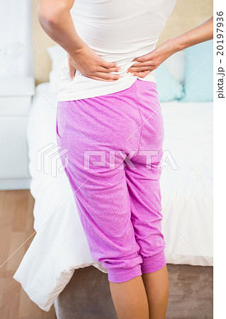Rear view of a woman with back pain 20197936