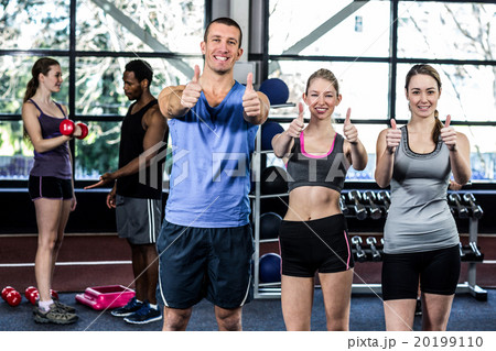 Women and trainer with thumbs up Women and trainer with thumbs up 20199110