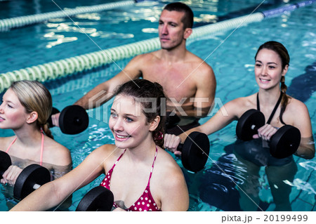 Fit people doing an aqua aerobics class 20199499