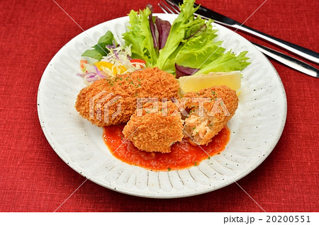 （蟹）カニクリームコロッケ（トマトソース添え）。 20200551