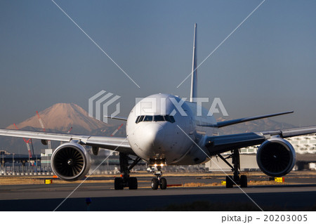 富士山と航空機 20203005