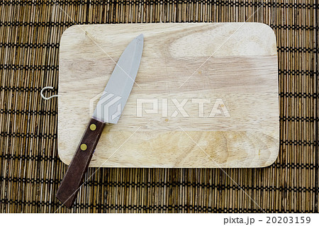 Knife and cutting board used in Japanese cuisine 20203159