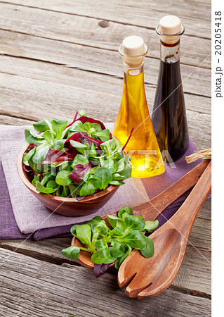 Corn salad leaves and condiments 20205418