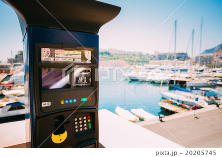 Parking machine with electronic payment at city 20205745