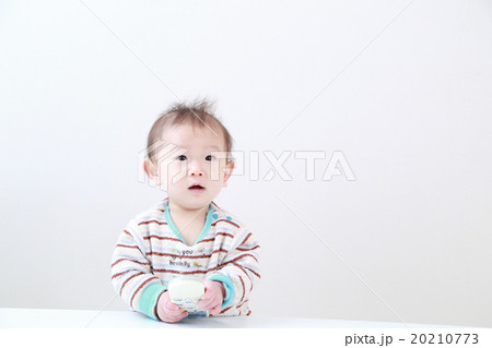 生後11か月のこども 20210773