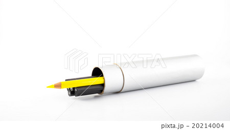 Yellow pencil outstanding from black pencil Yellow pencil outstanding from black pencil 20214004