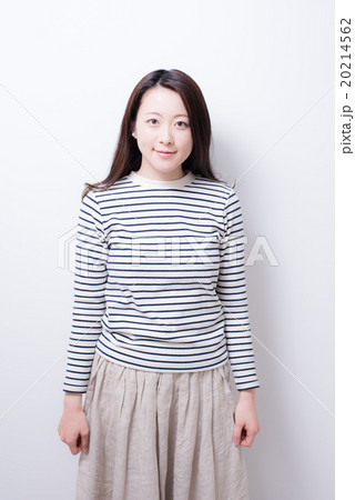 カジュアル　女性　ポートレート 20214562