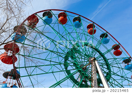 Colored ferris wheel over blue sky background 20215465