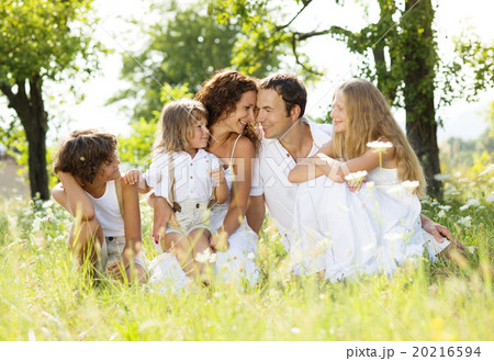 Happy family 20216594