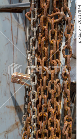 Rusty chain background 20217944