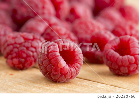 Ripe Fresh Raspberries On Wood Table Ripe Fresh Raspberries On Wood Table 20220766