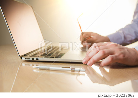 The hands on the keyboard The hands on the keyboard 20222062