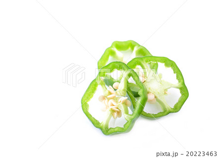 ピーマンの輪切りの３つの断面 20223463