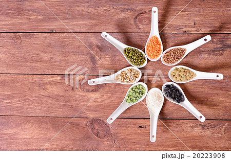 Cereals in ceramic bowls 20223908