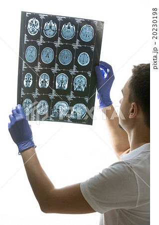 Doctor with tomography Doctor with tomography 20230198