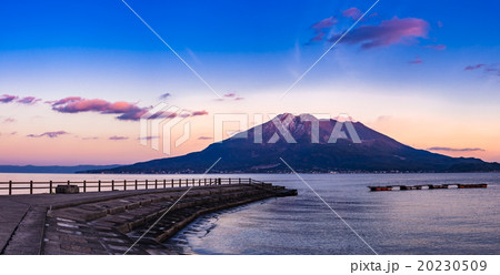 磯浜から見る桜島の夕景 20230509